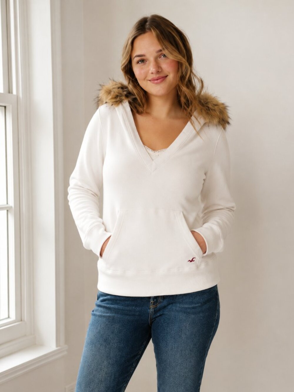 Hollister Feel Good Faux Fur Trim V Neck Hoodie Cloud White Small